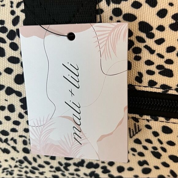 Mali + Lili Animal Print Weekender Bag - Picture 5 of 7